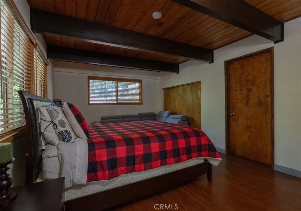 392 Pioneer Lake Arrowhead, CA 92352