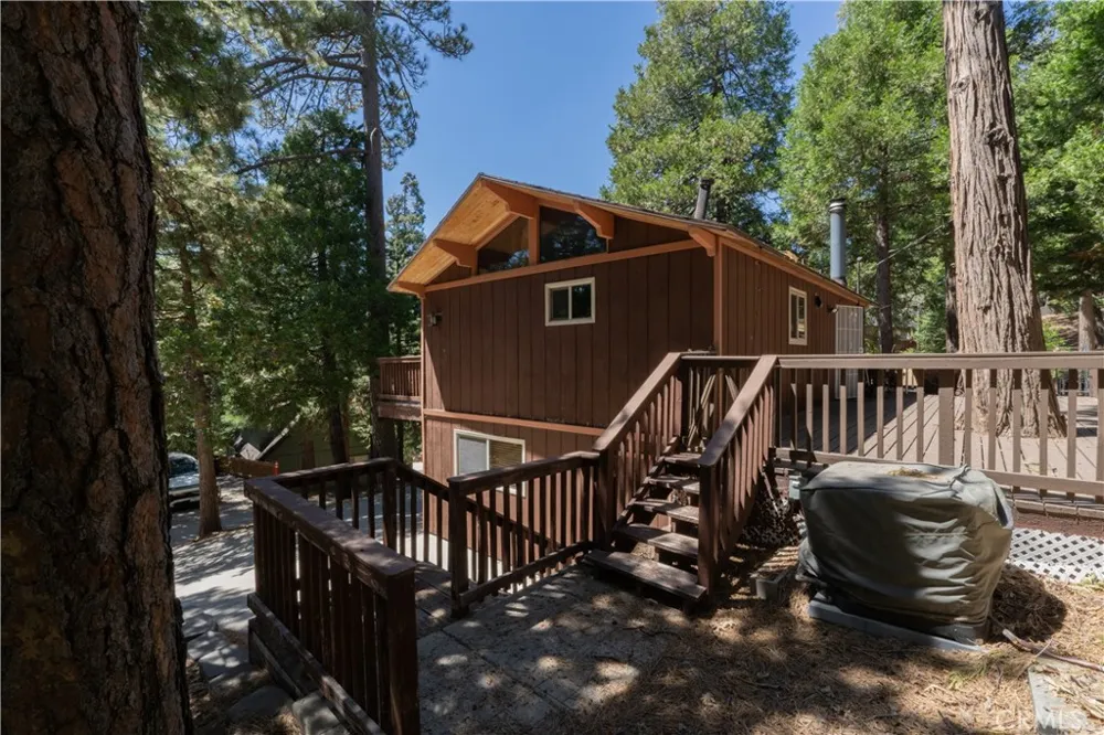 392 Pioneer Lake Arrowhead, CA 92352