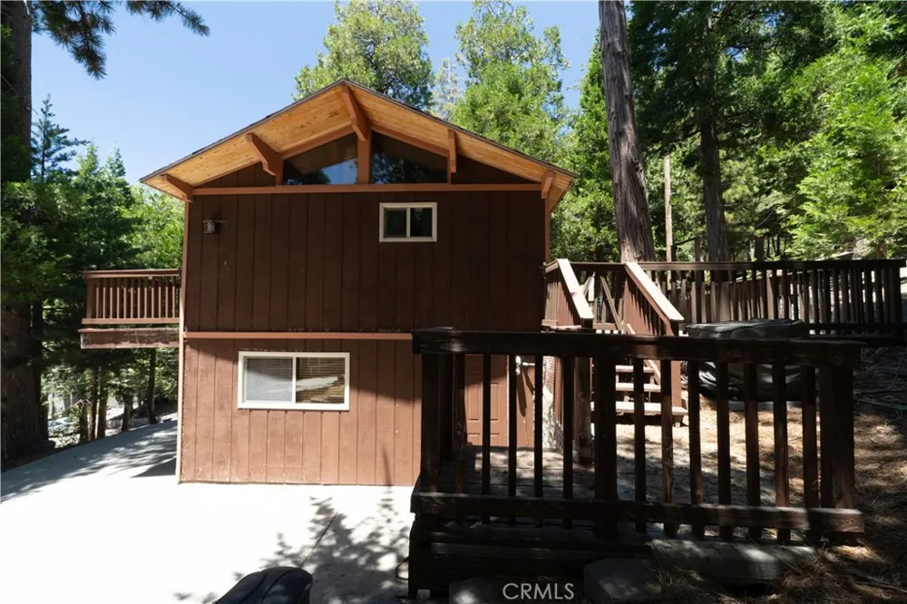 392 Pioneer Lake Arrowhead, CA 92352