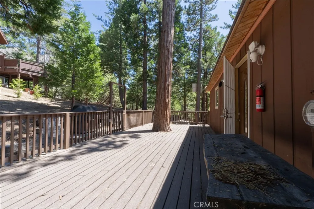 392 Pioneer Lake Arrowhead, CA 92352