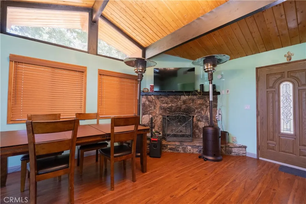 392 Pioneer Lake Arrowhead, CA 92352