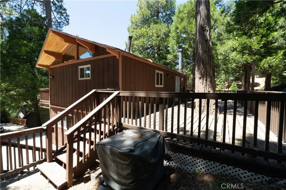 392 Pioneer Lake Arrowhead, CA 92352