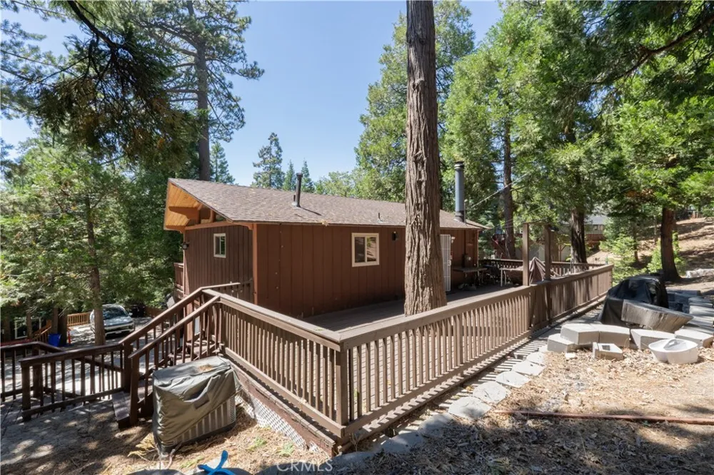 392 Pioneer Lake Arrowhead, CA 92352
