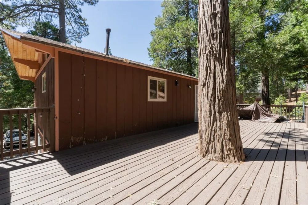 392 Pioneer Lake Arrowhead, CA 92352