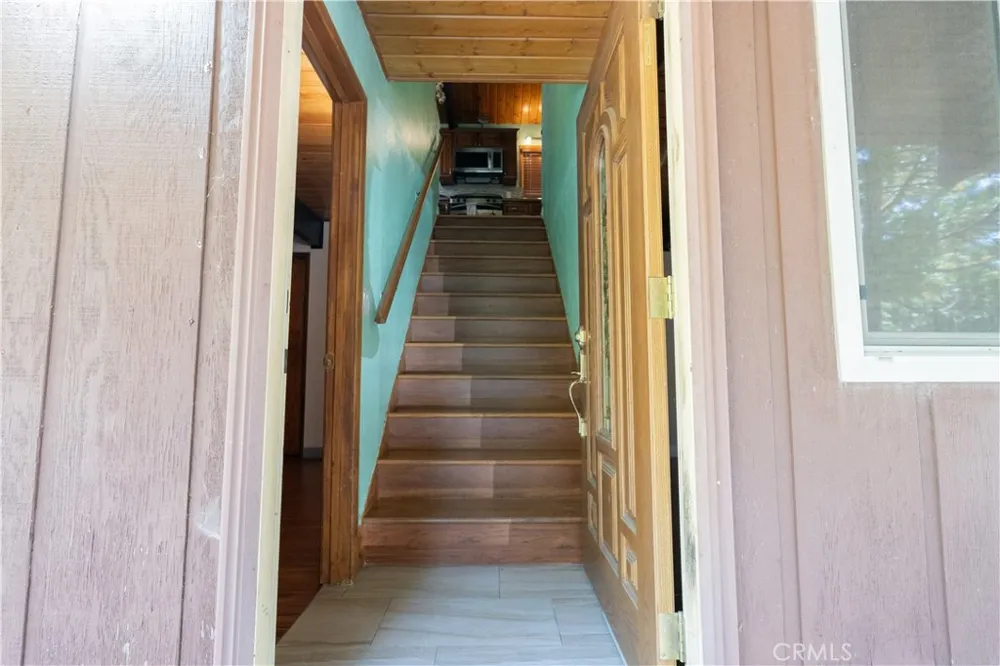 392 Pioneer Lake Arrowhead, CA 92352