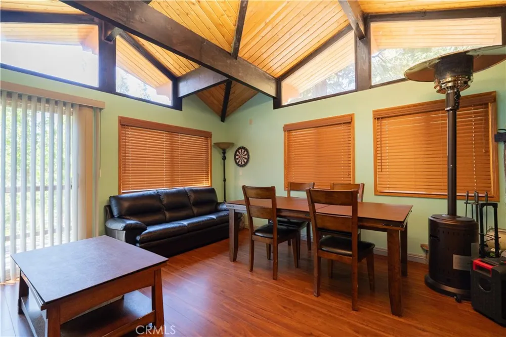392 Pioneer Lake Arrowhead, CA 92352