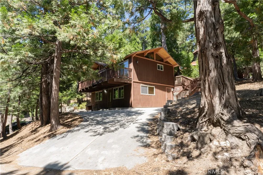 392 Pioneer Lake Arrowhead, CA 92352
