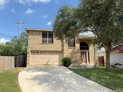 7402 LACEY OAK PATH
