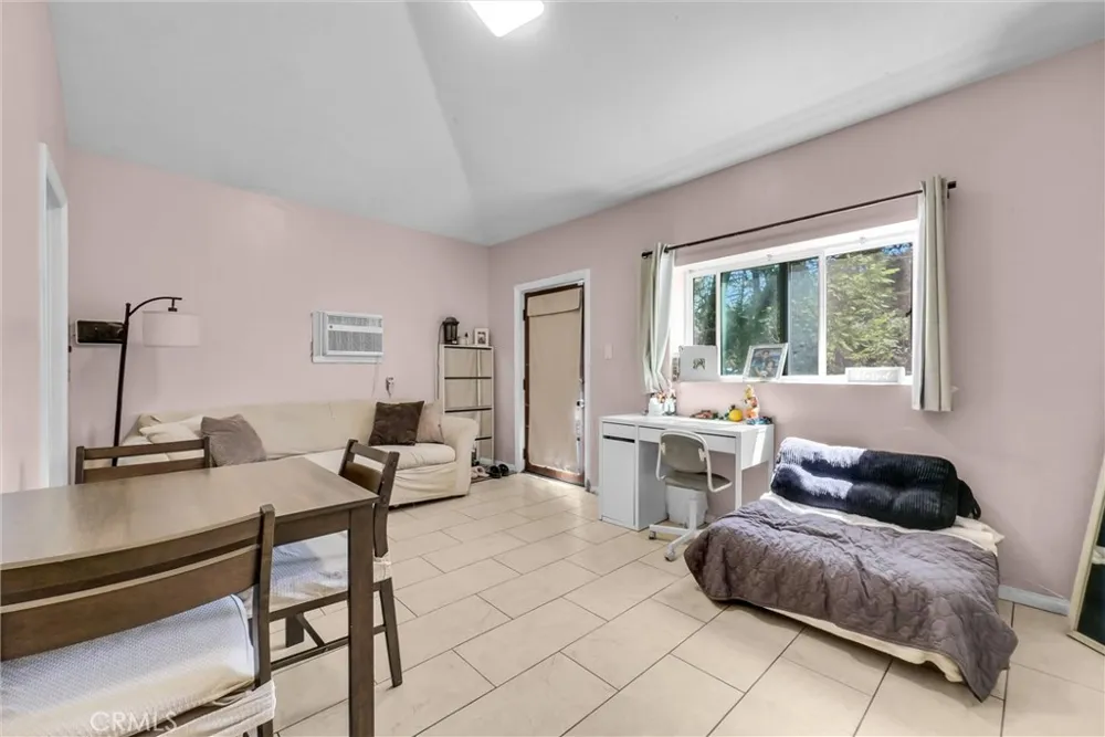 1505 Gratton Street Riverside, CA 92504