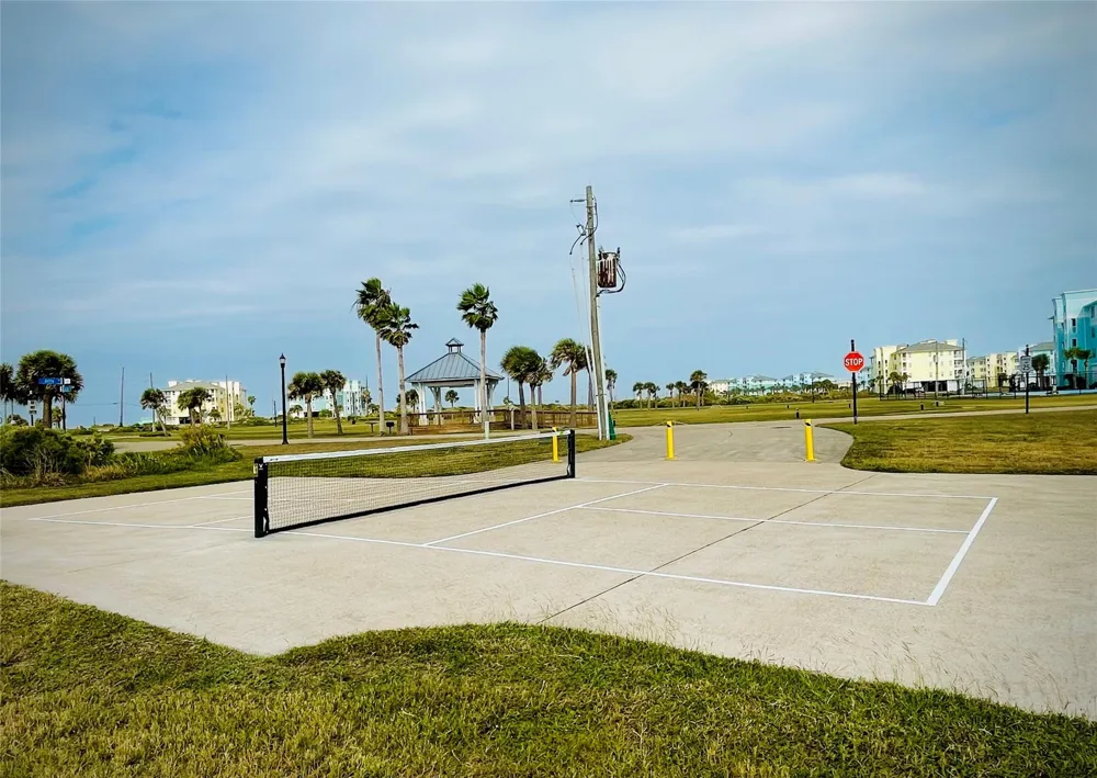 4203 Green Heron Drive Galveston, TX 77554