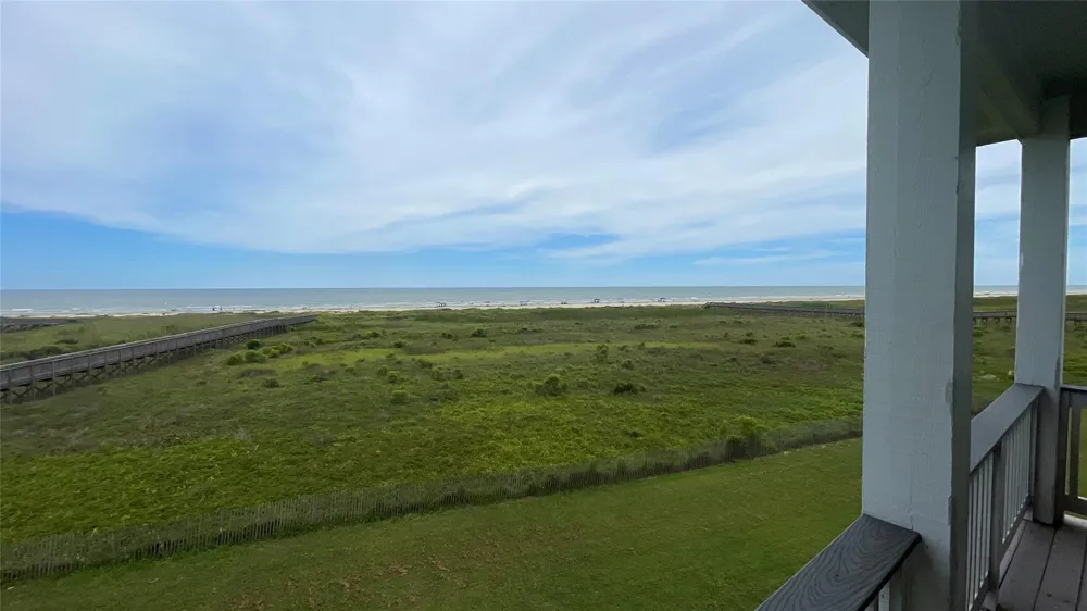 4203 Green Heron Drive Galveston, TX 77554