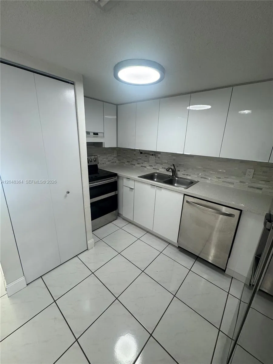 6926 NW 166th Ter #1302 Miami Lakes, FL 33014