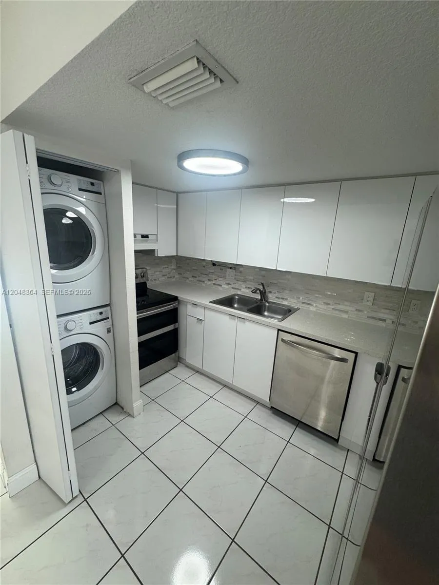 6926 NW 166th Ter #1302 Miami Lakes, FL 33014