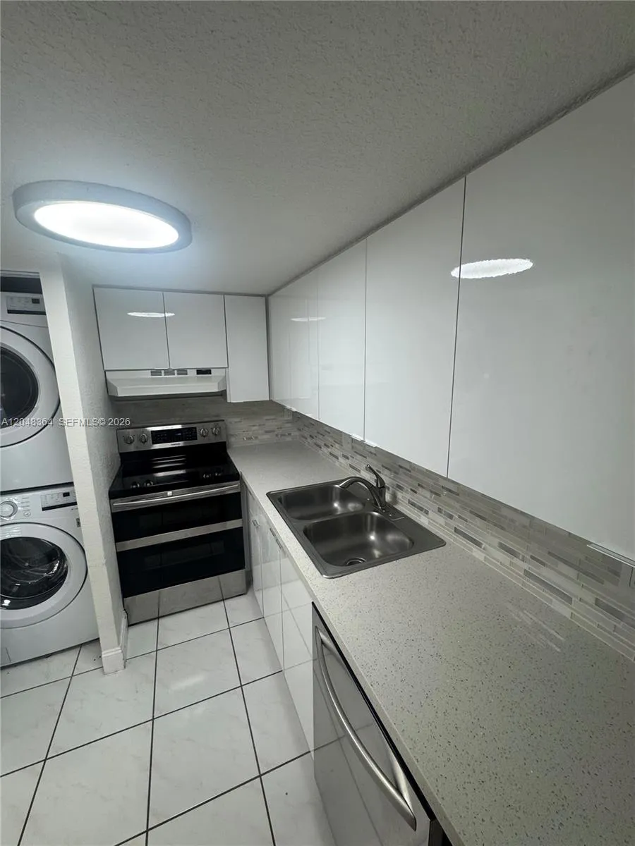 6926 NW 166th Ter #1302 Miami Lakes, FL 33014