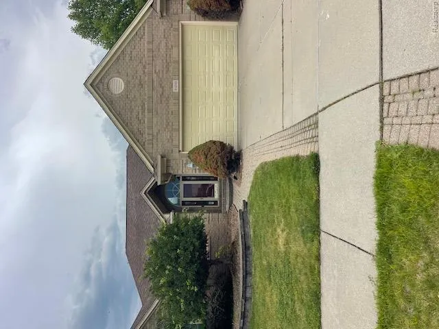 16193 Darlene Drive Macomb Township, MI 48042