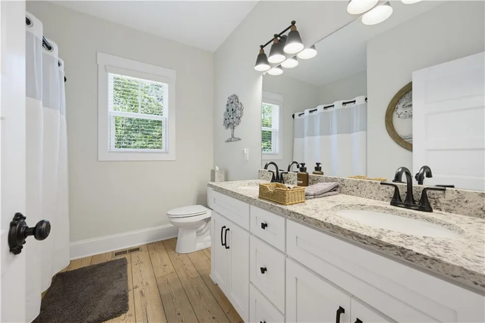 566 Roper Drive Clarkesville, GA 30523