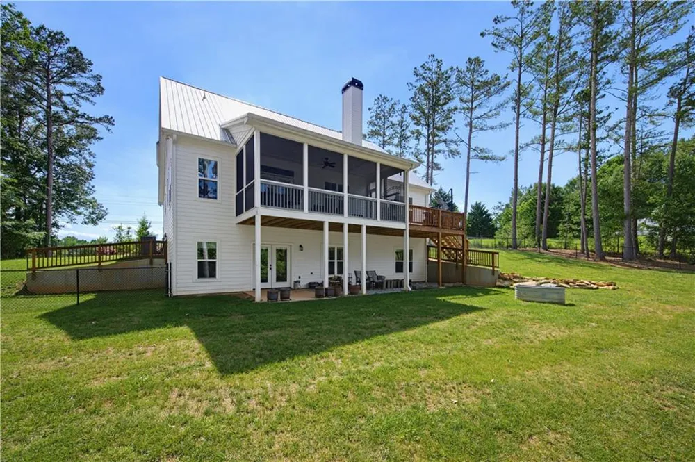 566 Roper Drive Clarkesville, GA 30523