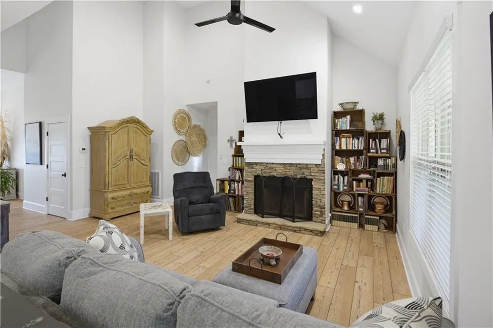 566 Roper Drive Clarkesville, GA 30523