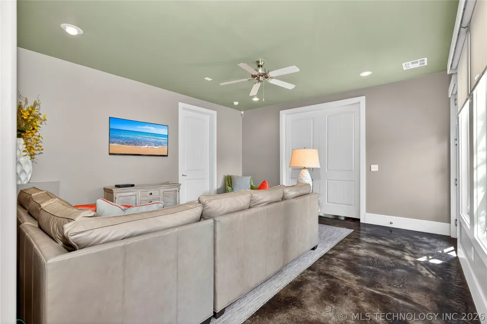 37031 S Cliff Crest Drive Langley, OK 74350