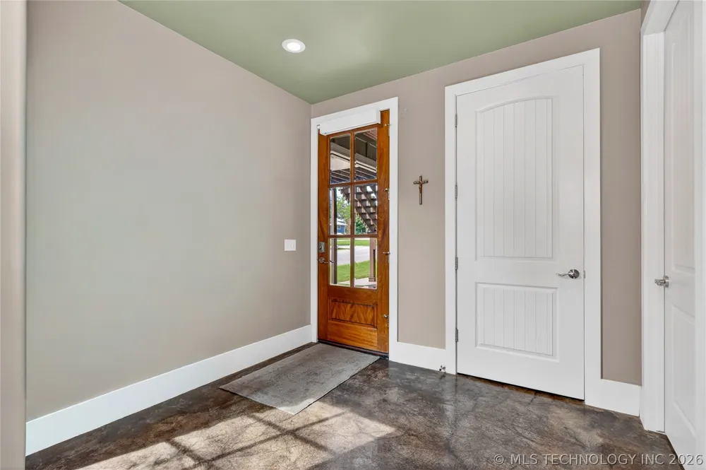 37031 S Cliff Crest Drive Langley, OK 74350