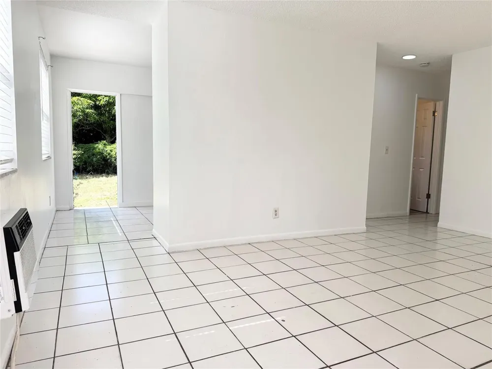 147 W 17th Street Riviera Beach, FL 33404