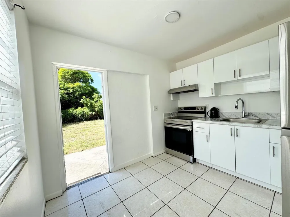 147 W 17th Street Riviera Beach, FL 33404