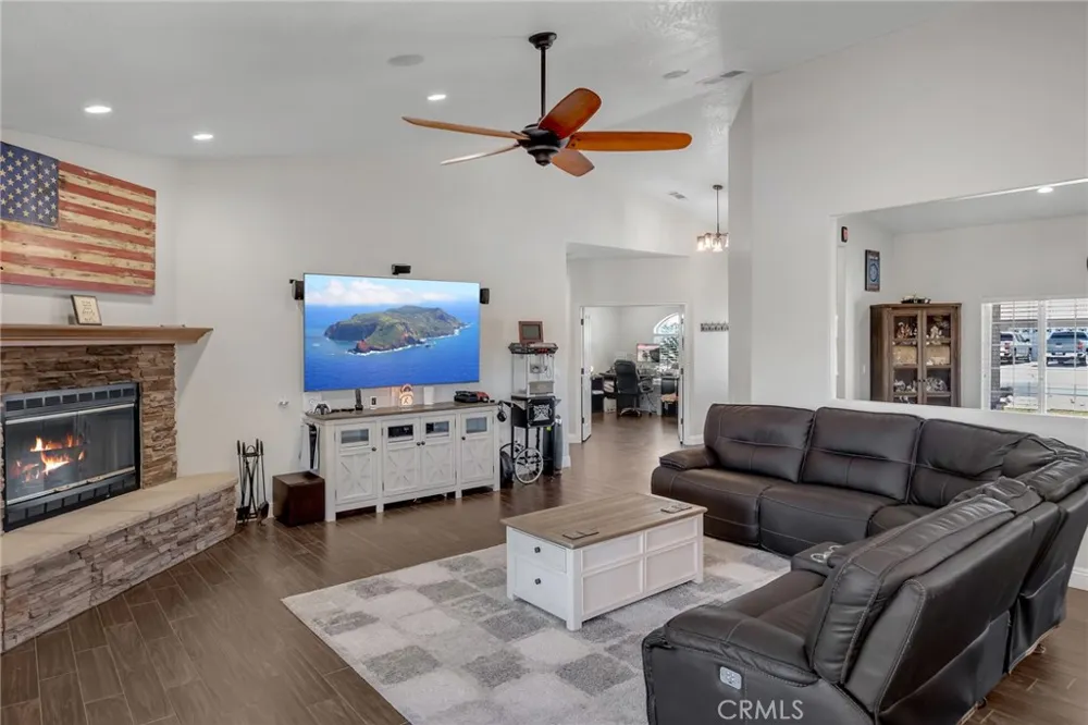 6910 Oak Vista Lane Oak Hills, CA 92344