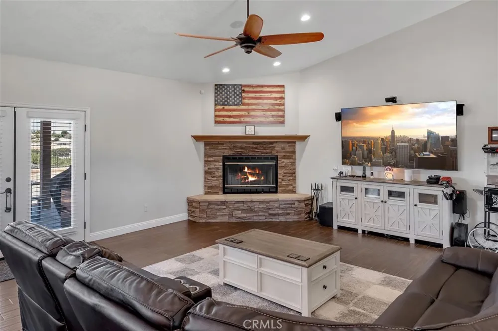6910 Oak Vista Lane Oak Hills, CA 92344