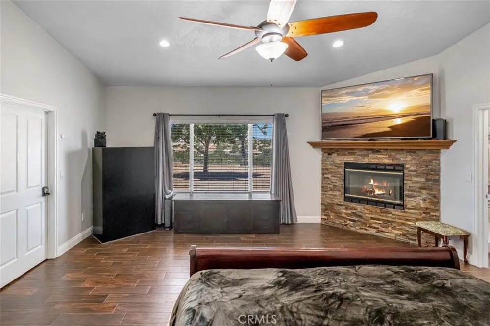 6910 Oak Vista Lane Oak Hills, CA 92344
