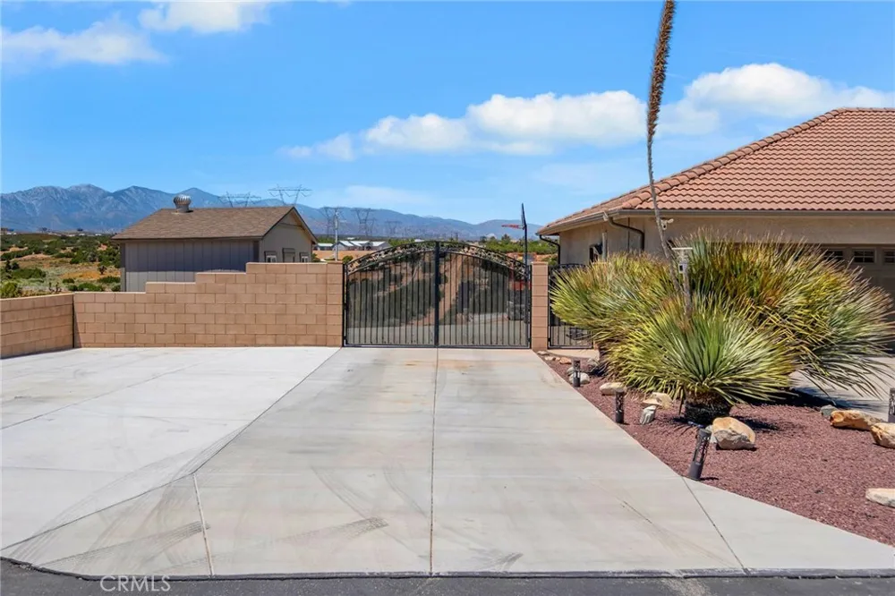 6910 Oak Vista Lane Oak Hills, CA 92344