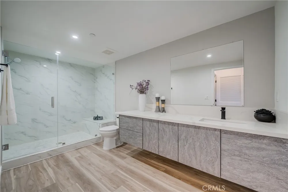 7018 Alabama #3 Canoga Park, CA 91303