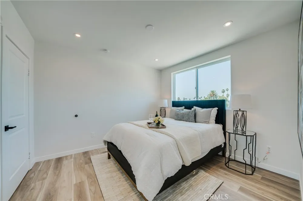 7018 Alabama #3 Canoga Park, CA 91303