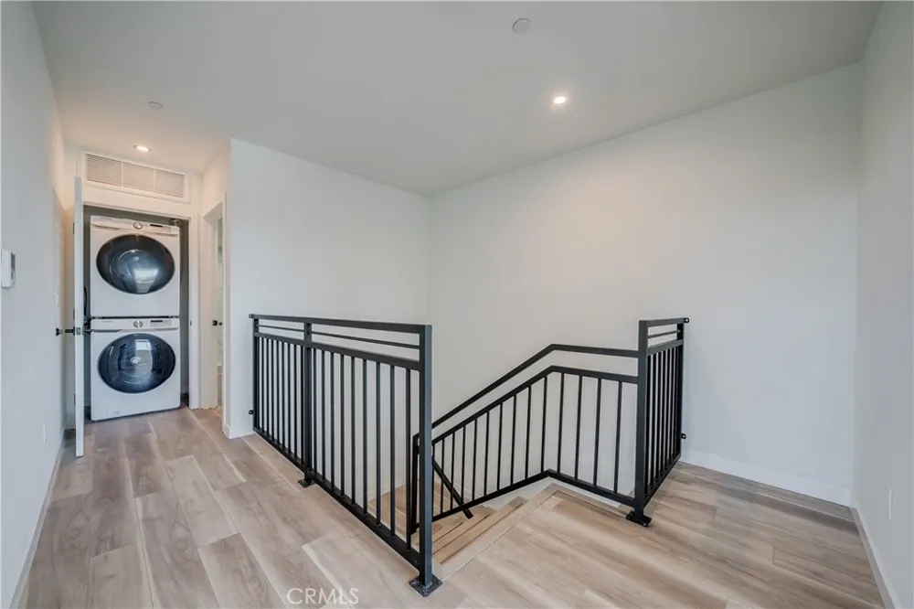 7018 Alabama #3 Canoga Park, CA 91303