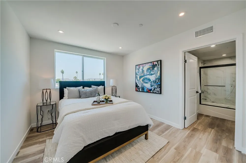 7018 Alabama #3 Canoga Park, CA 91303