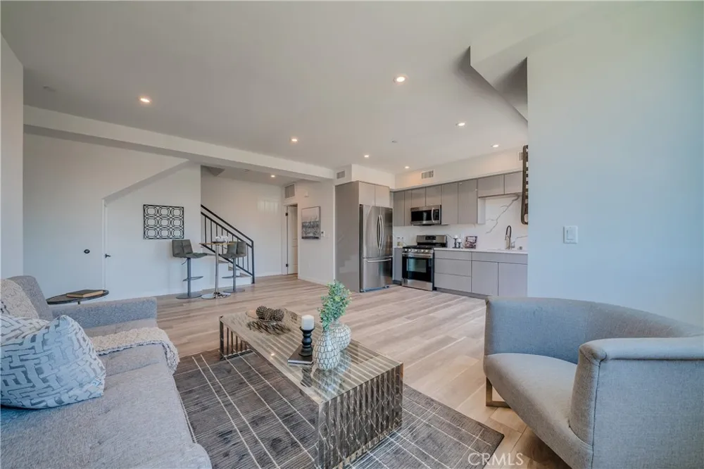 7018 Alabama #3 Canoga Park, CA 91303