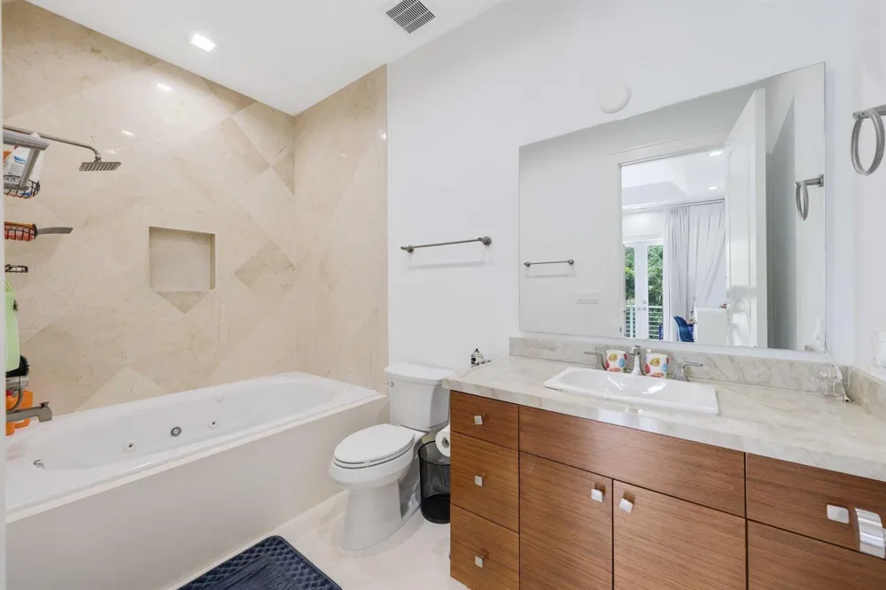1313 Seabreeze Boulevard Fort Lauderdale, FL 33316