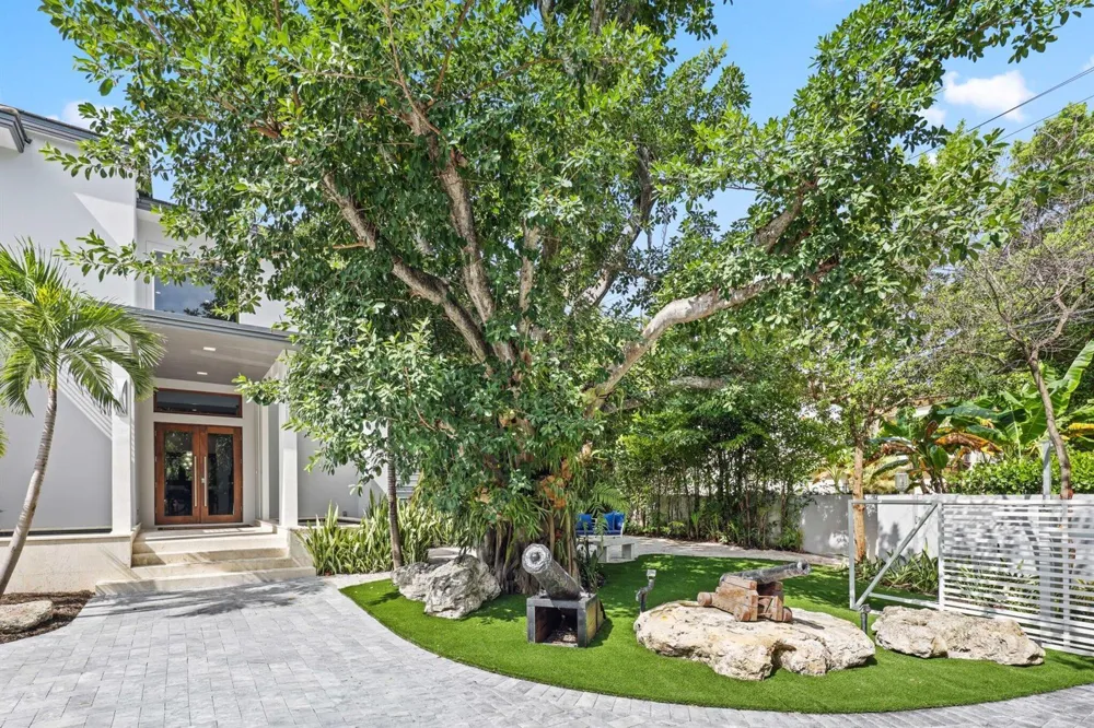 1313 Seabreeze Boulevard Fort Lauderdale, FL 33316