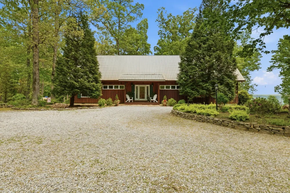 1233 Oliver Dr Monteagle, TN 37356