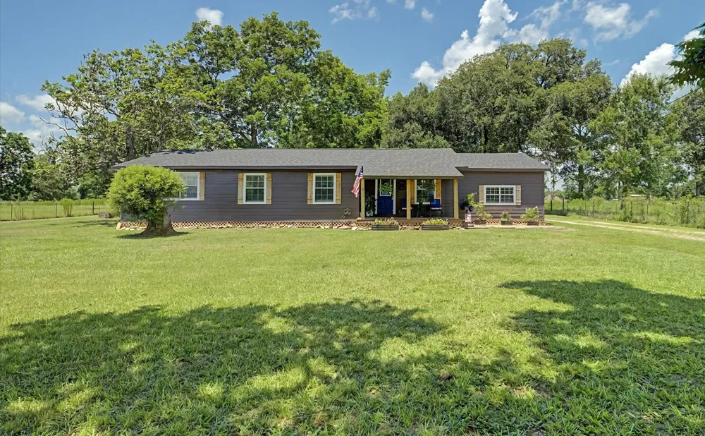 384 County Road 2046 Hull, TX 77564