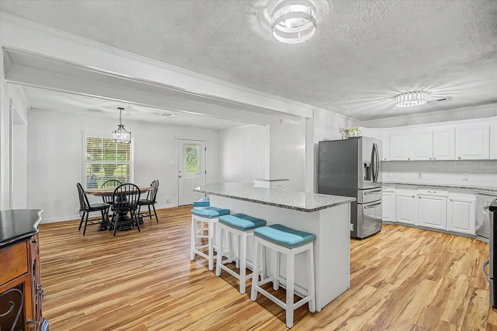 384 County Road 2046 Hull, TX 77564