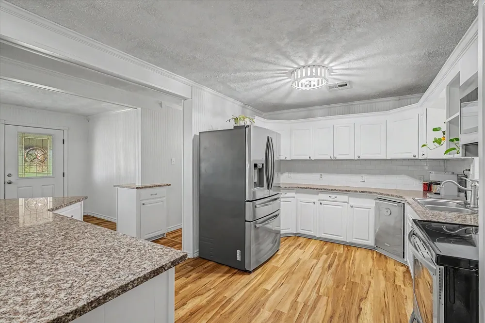 384 County Road 2046 Hull, TX 77564