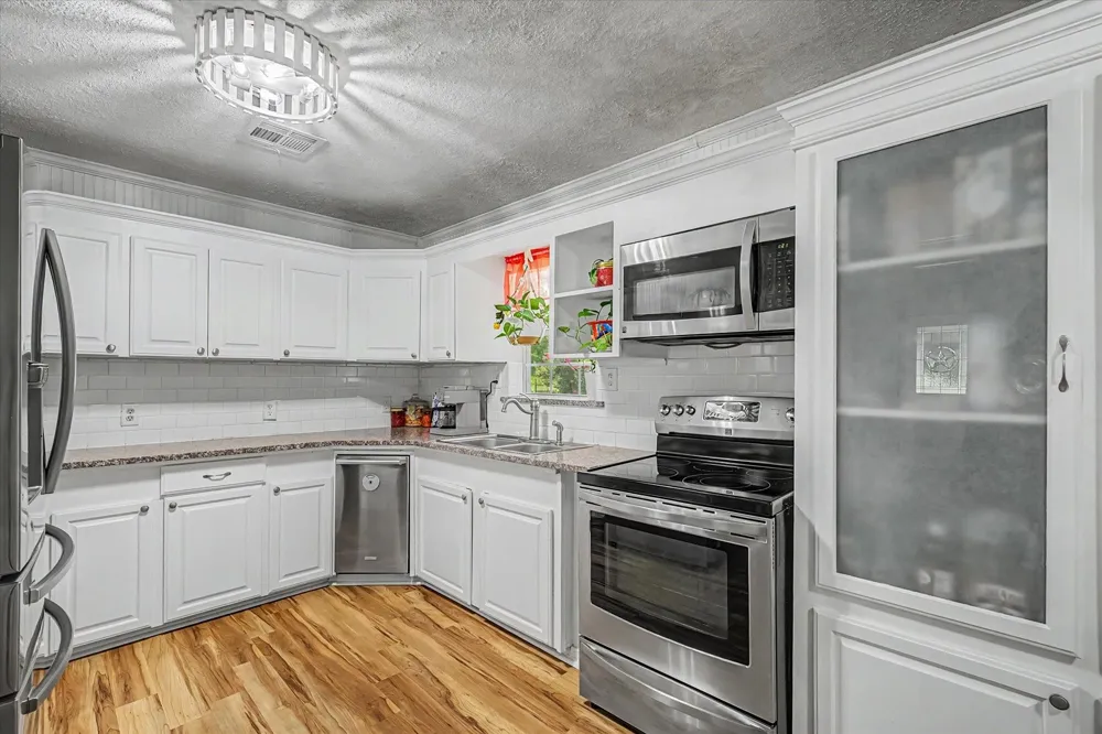 384 County Road 2046 Hull, TX 77564