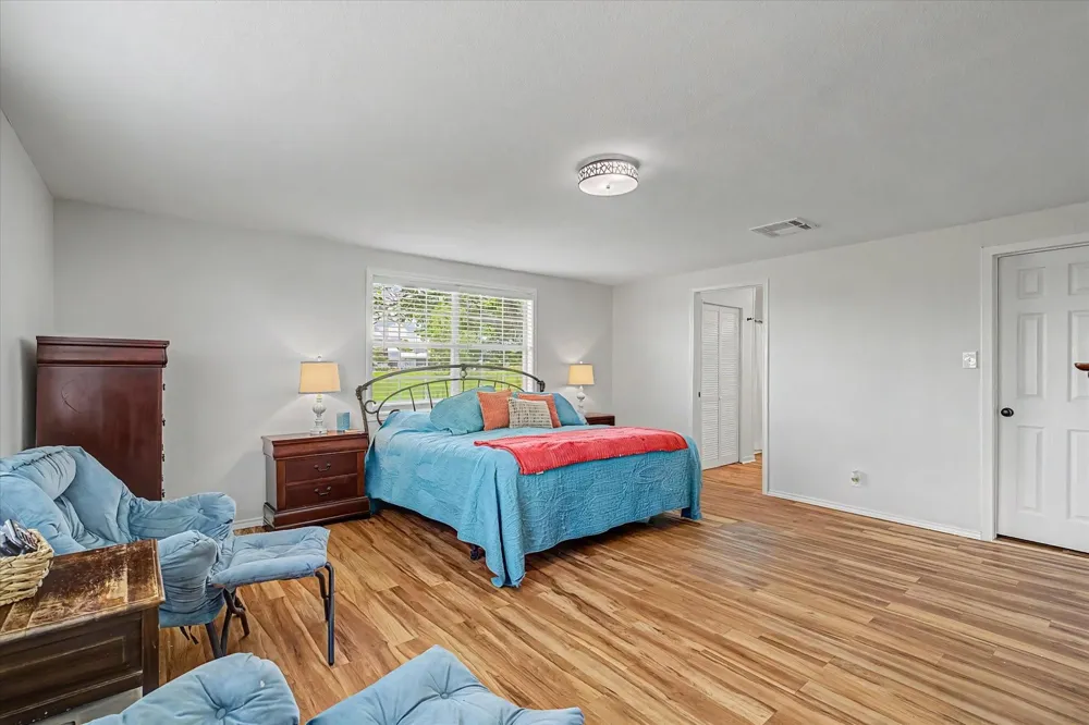 384 County Road 2046 Hull, TX 77564