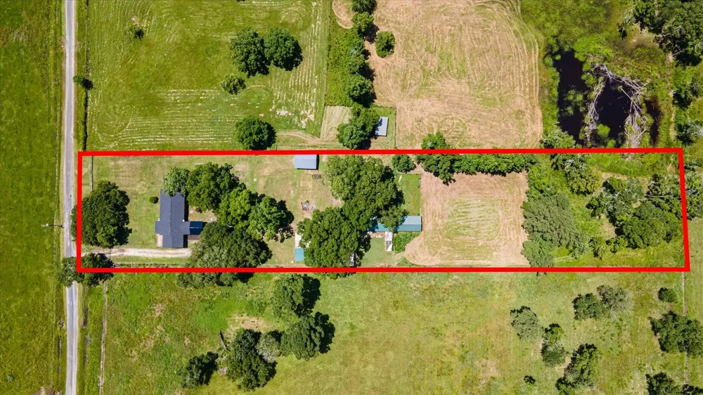 384 County Road 2046 Hull, TX 77564