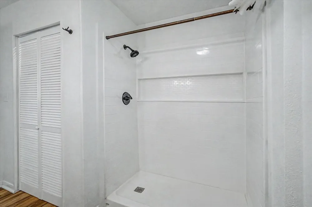 384 County Road 2046 Hull, TX 77564