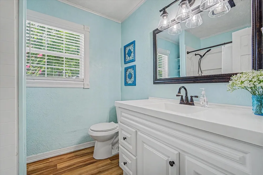 384 County Road 2046 Hull, TX 77564