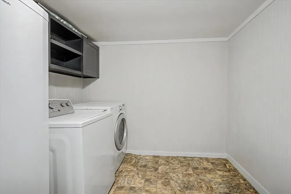 384 County Road 2046 Hull, TX 77564