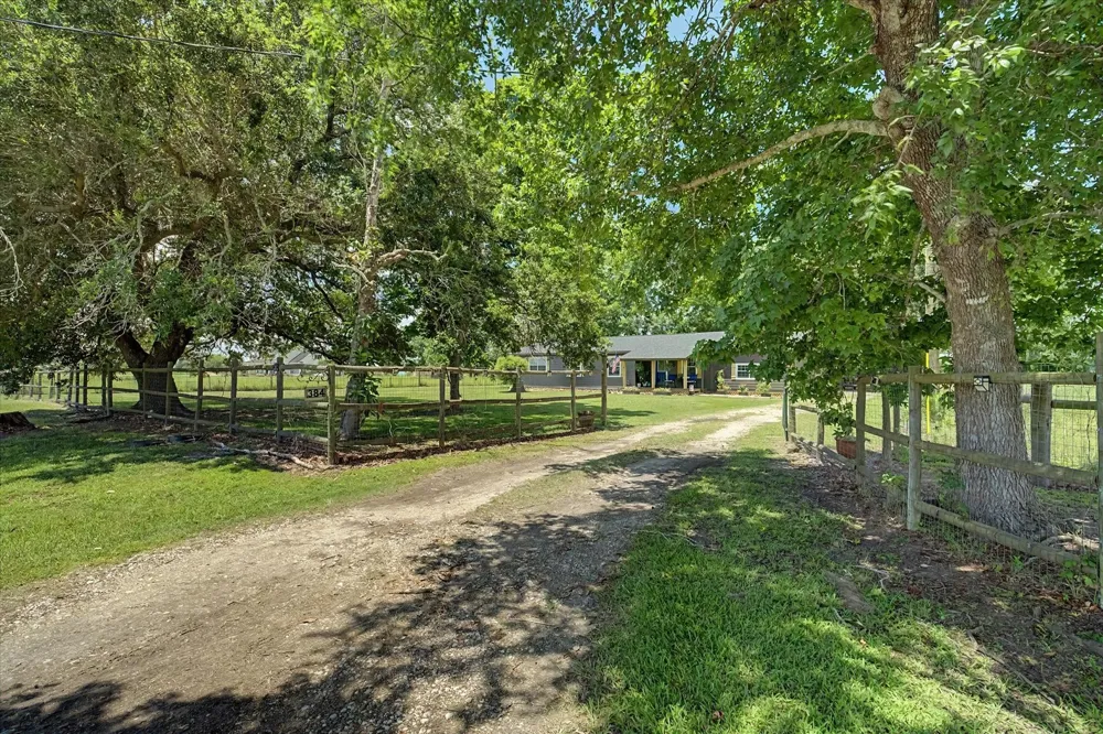 384 County Road 2046 Hull, TX 77564