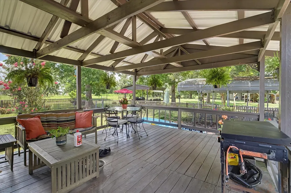 384 County Road 2046 Hull, TX 77564