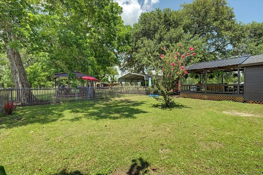 384 County Road 2046 Hull, TX 77564